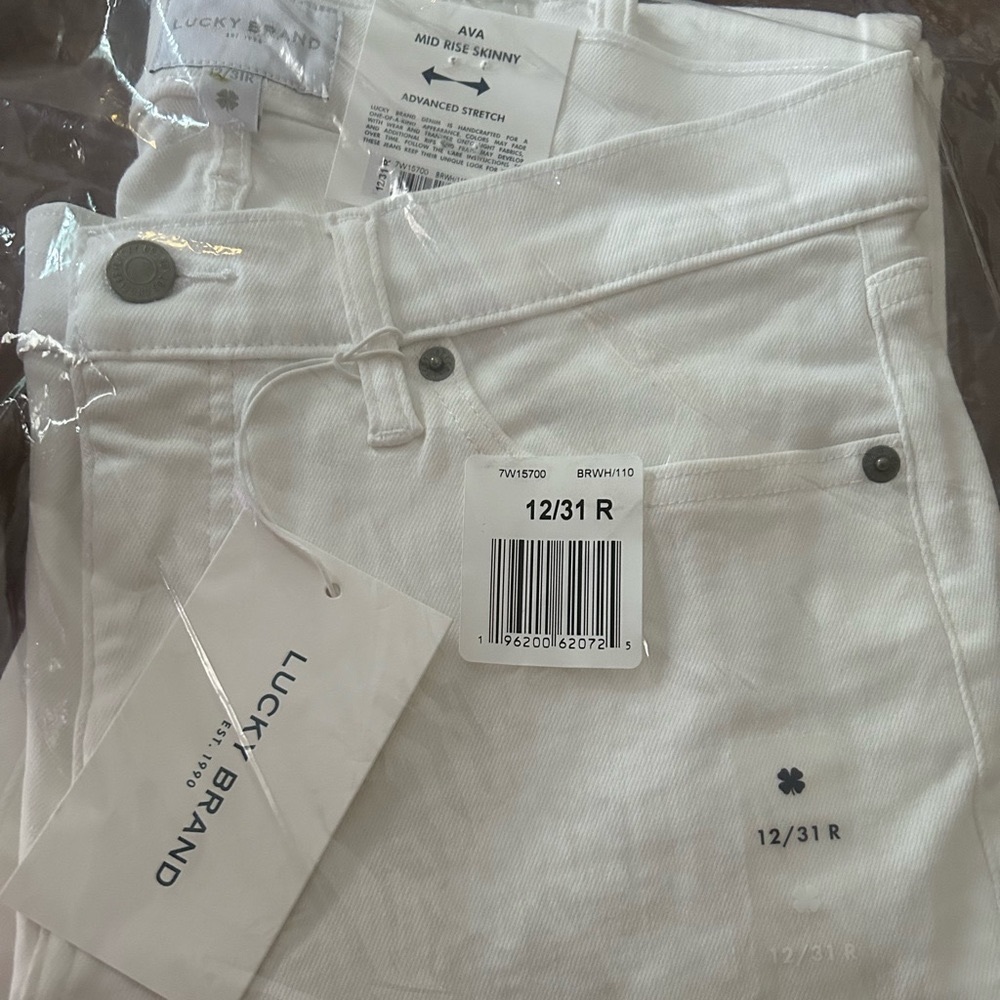 🍀Lucky Brand🍀 Ava mid-rise, skinny jeans size 12W/31L